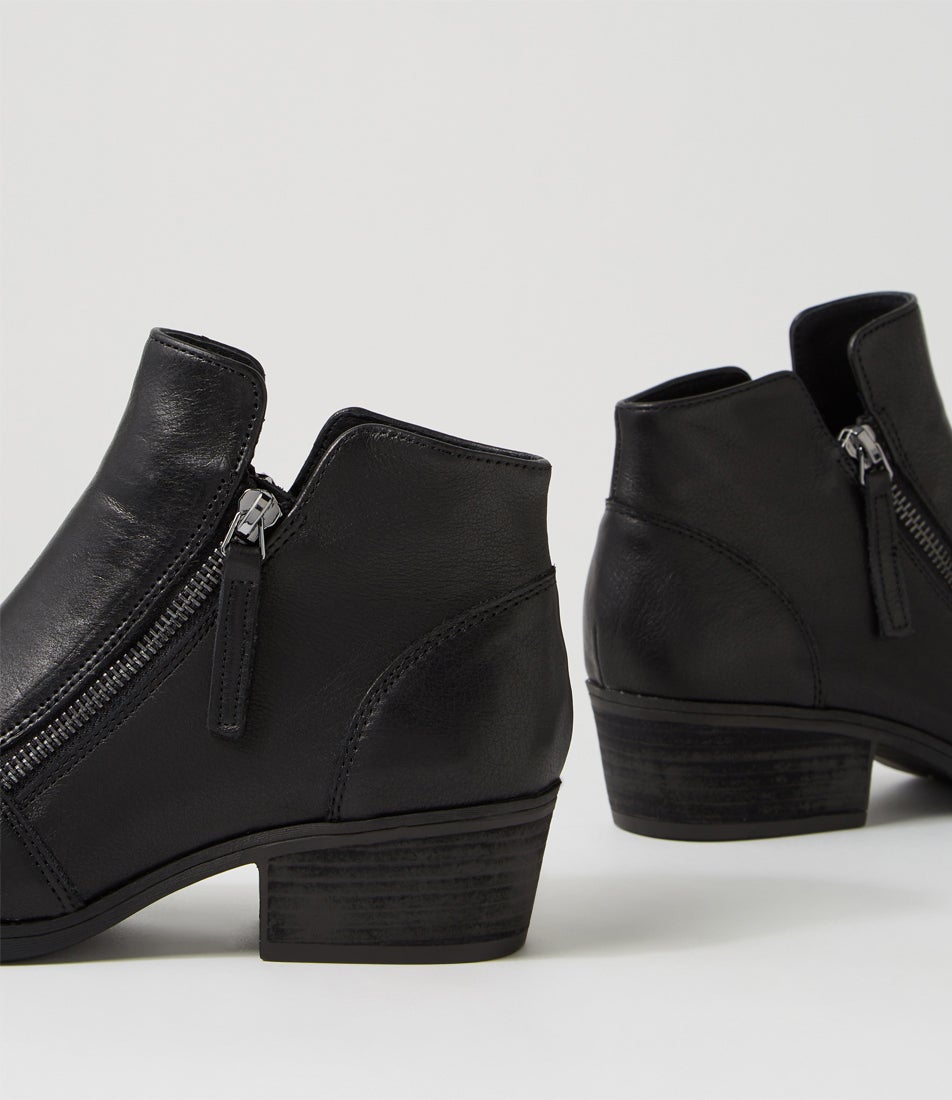 Zoner Black Leather Ankle Boots
