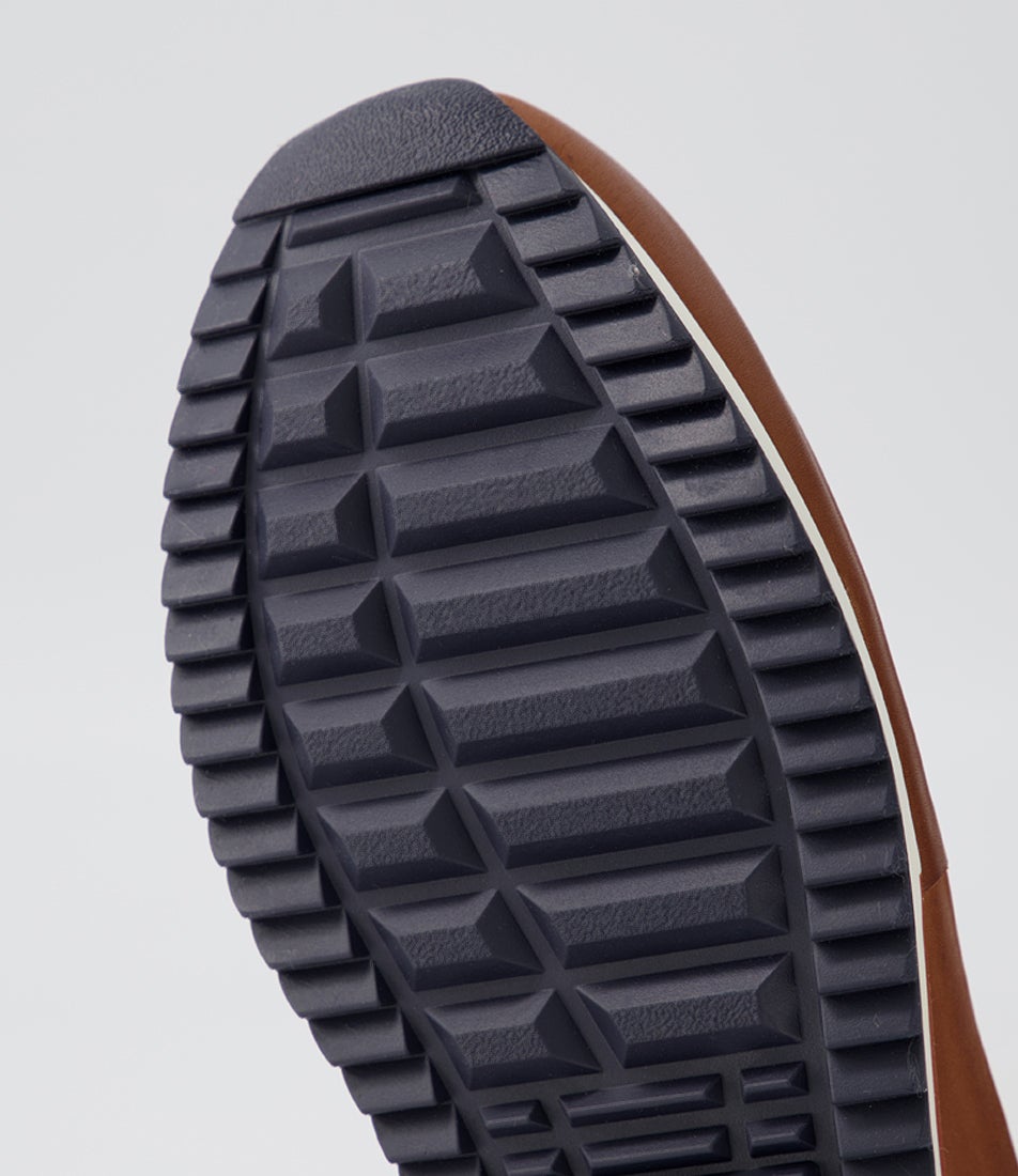 Liverpool 52 Cuero Leather Flat Shoes
