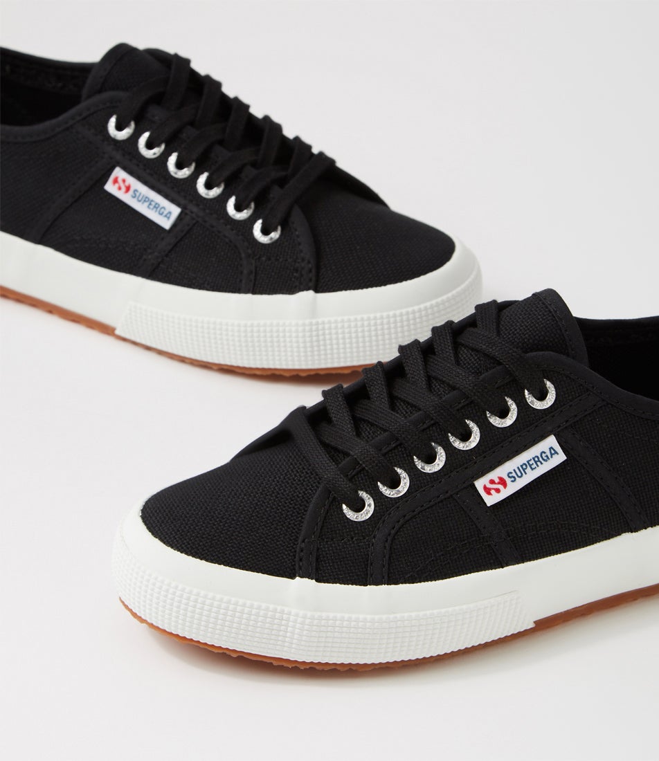 2750 Cotu Classic Black White Canvas Sneakers