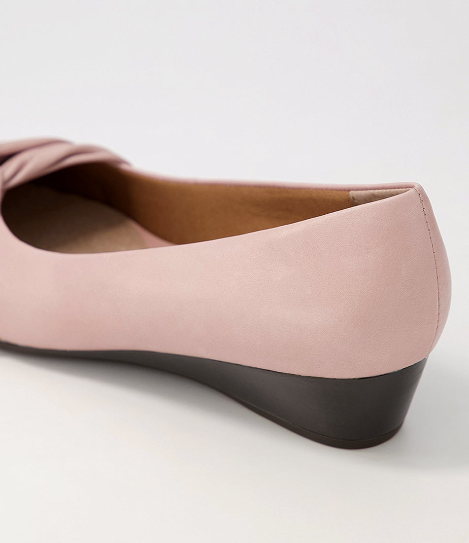 Remento Warm Rose Leather Wedges