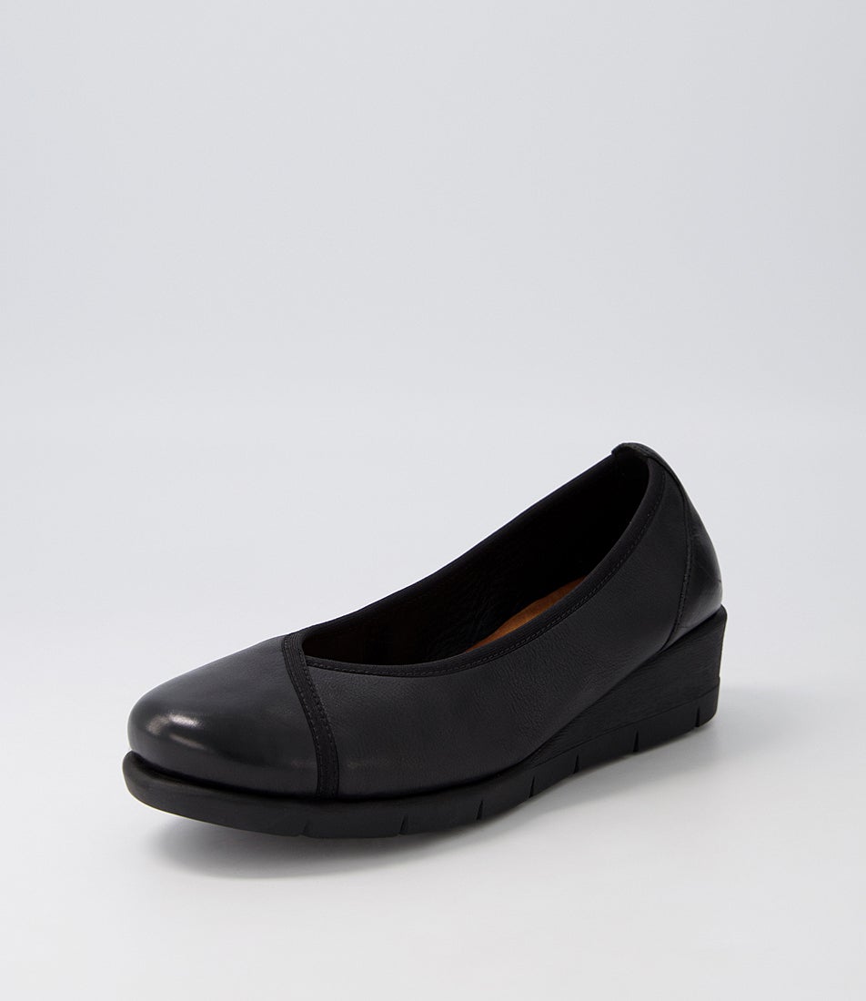 Mexxi Black Leather Wedges