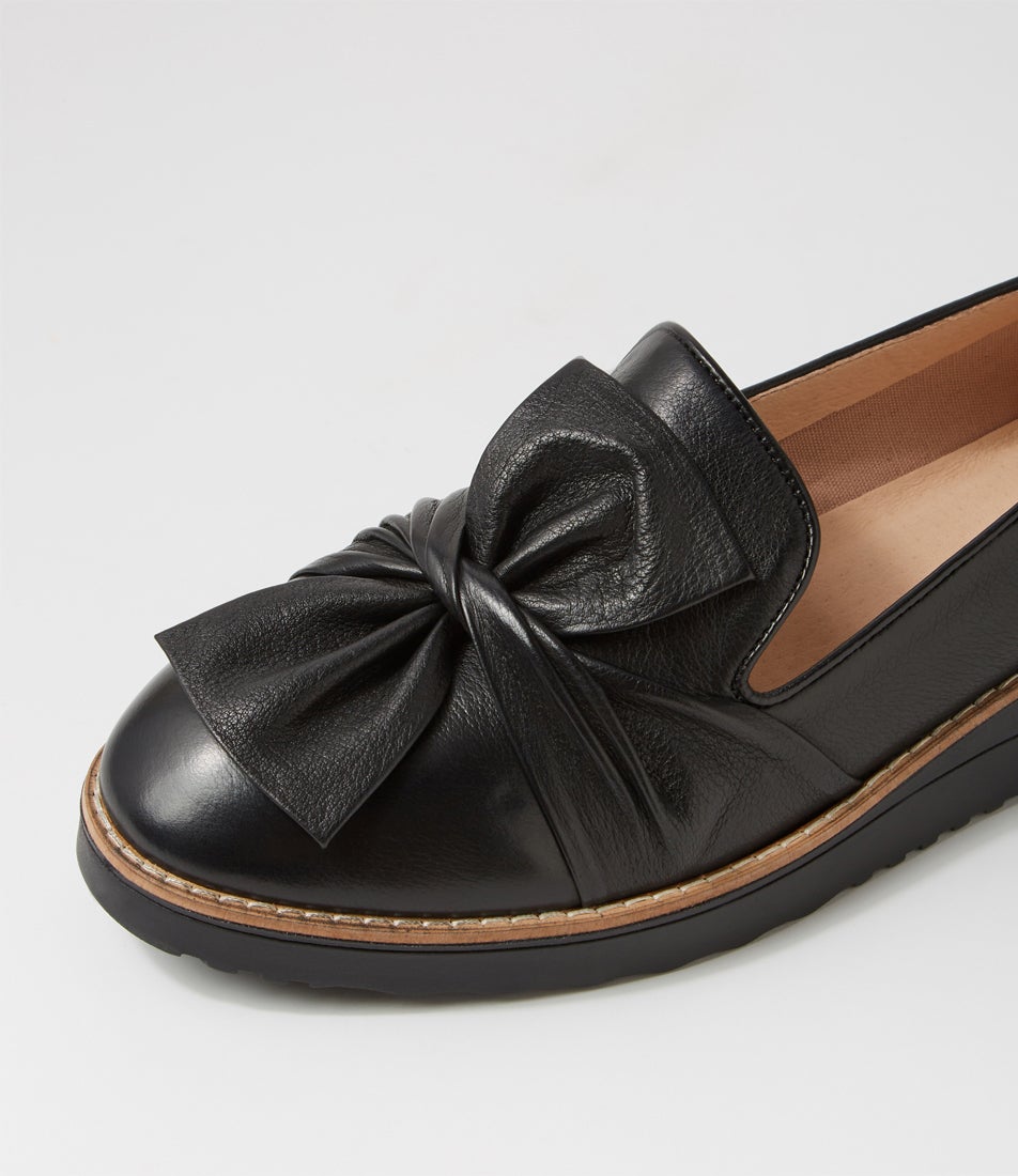 Oclem Black Leather Flat Shoes