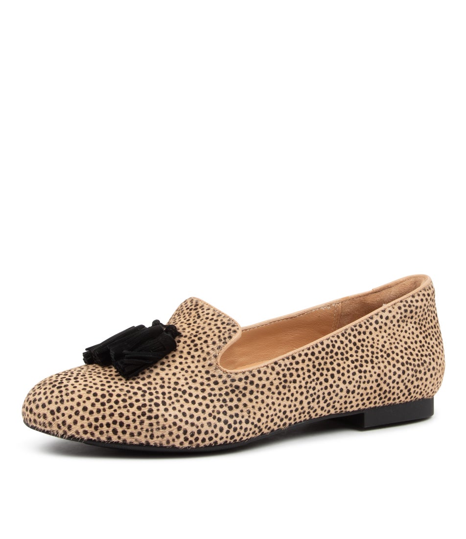 Charter Xf Sand Black Pony Flats