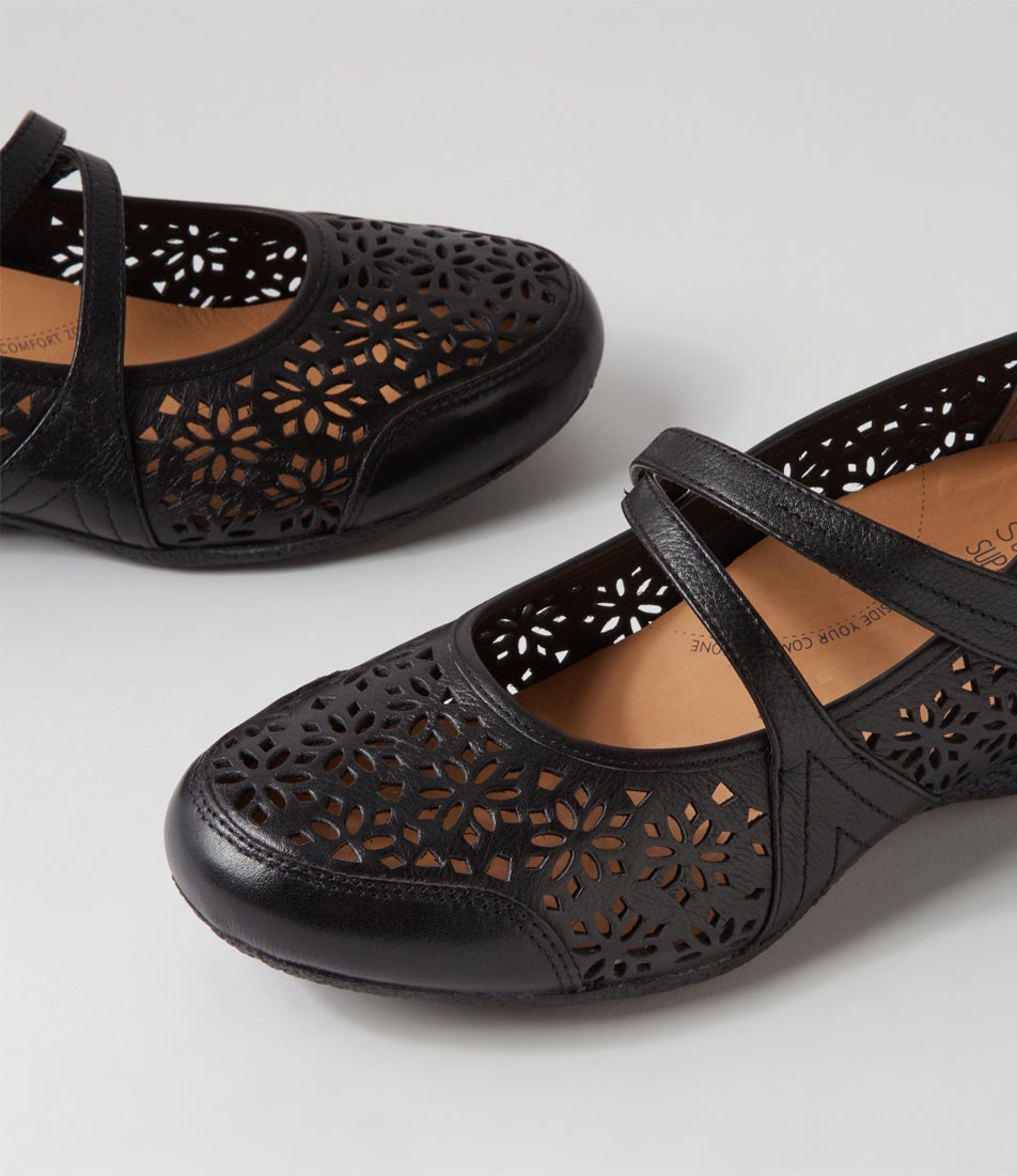 Xoddie W Black Leather Flat Shoes