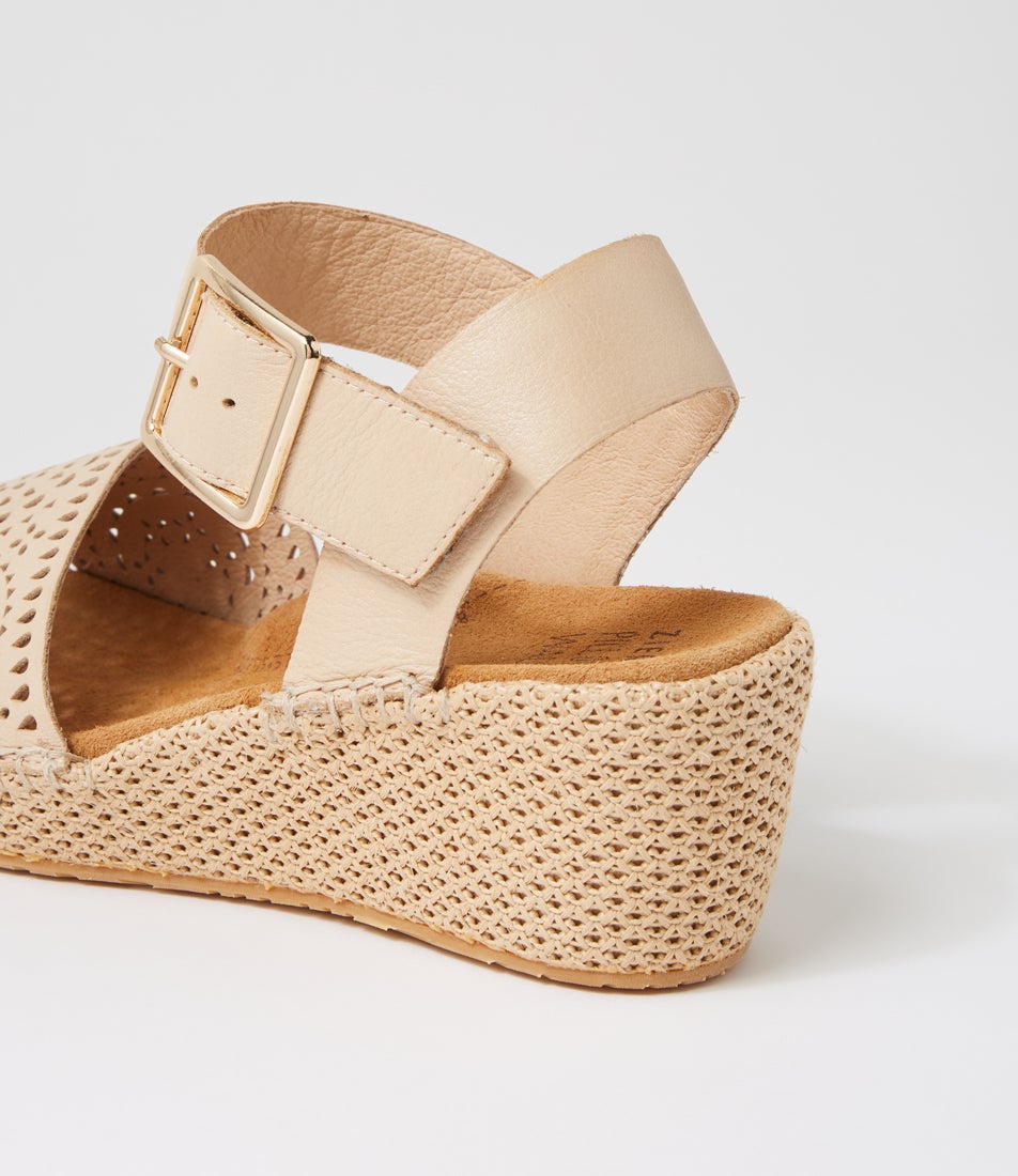 Killion Xw Camel Leather Sandals